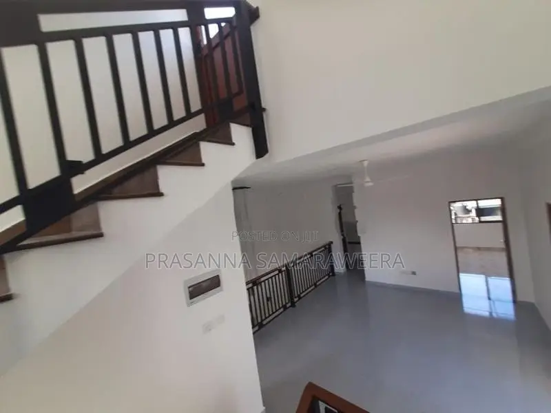 සුඛෝපභෝගී අලංකාර නවීනතම සුවිසල් දෙමහල් නිවස විකිණීමට piliyandala