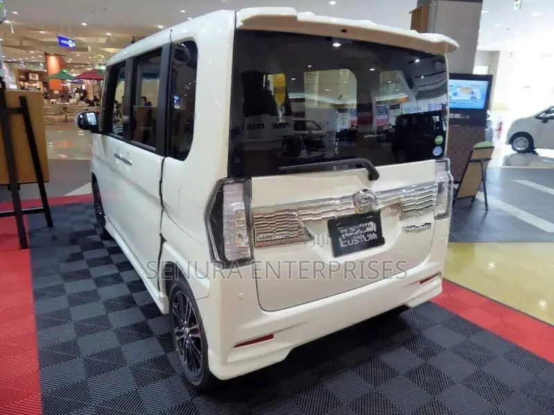 Daihatsu Tanto Custom LA600 S Tail Light LH