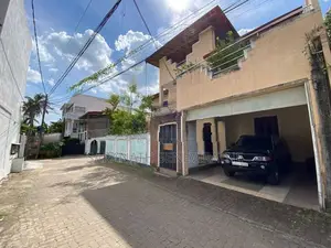 Grand House With Swimming Pool on 1st Floor - Dehiwala Attidiya