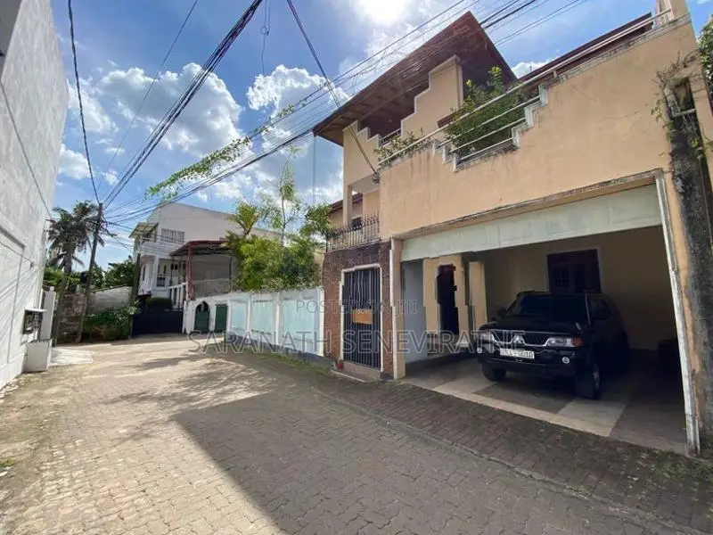 Grand House With Swimming Pool on 1st Floor - Dehiwala Attidiya