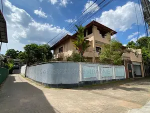 Grand House With Swimming Pool on 1st Floor - Dehiwala Attidiya