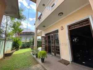 Grand House With Swimming Pool on 1st Floor - Dehiwala Attidiya