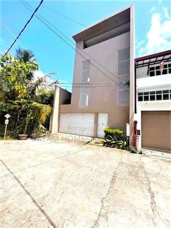 Luxury House for Sale in Thalawathugoda
