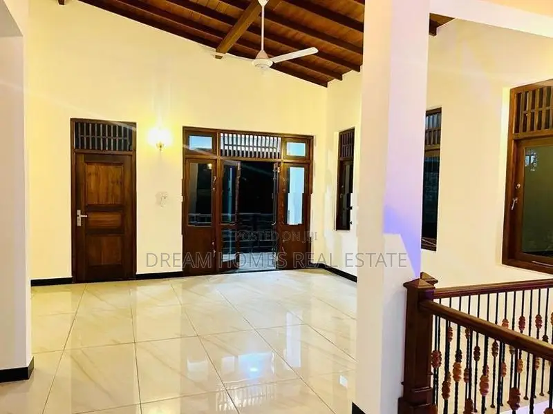 Luxury House For Sale in Hokandara rd, Thalawathugoda