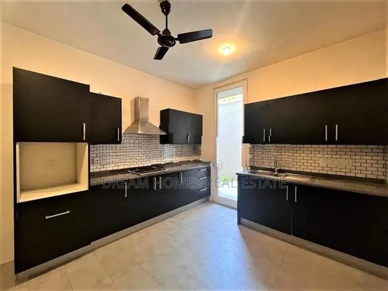 Luxury House for Sale in Thalawathugoda