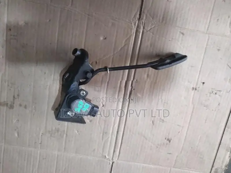 Toyota Vitz SCP10 Accelator Padle