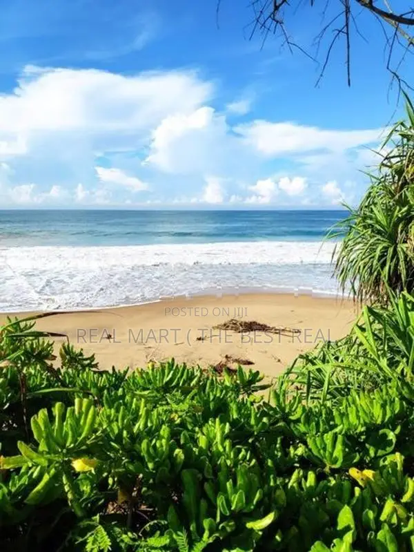 Induruwa : 58p Hotel land for sale facing to Beach