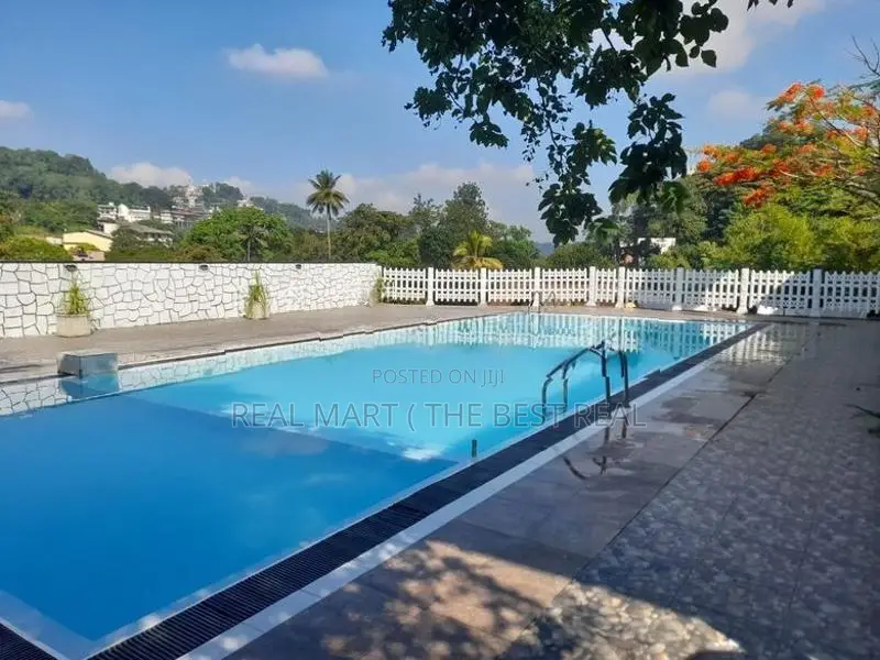 Kandy : 14 A/C BR (85p) Hotel for sale Infront of Lake Round