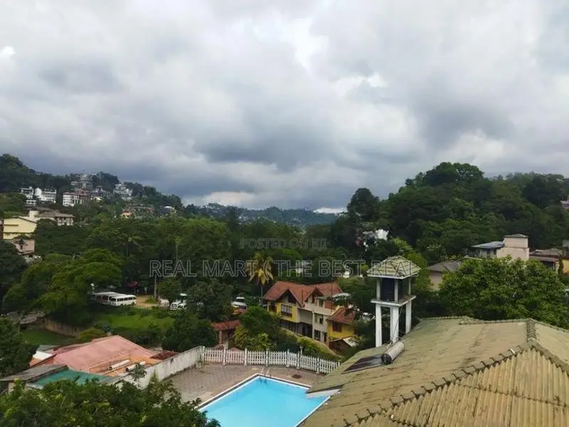 Kandy : 14 A/C BR (85p) Hotel for sale Infront of Lake Round
