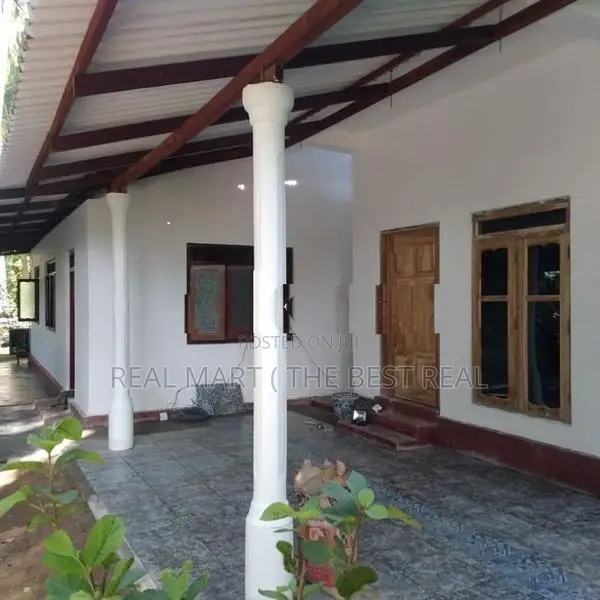 Nochchiyagama : 6BR (44P) Villa for Sale Near Wilpaththu National Park