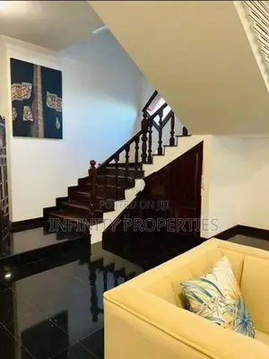 (IP77) Luxury living in this stunning 4-floor house on 11.315 p