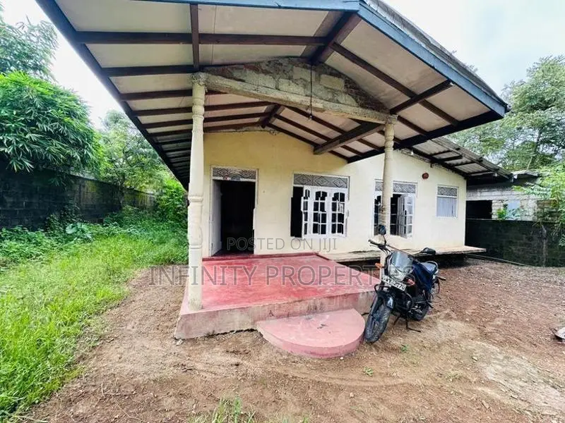 (IP65) Land with house for sale in Madapatha Piliyandala