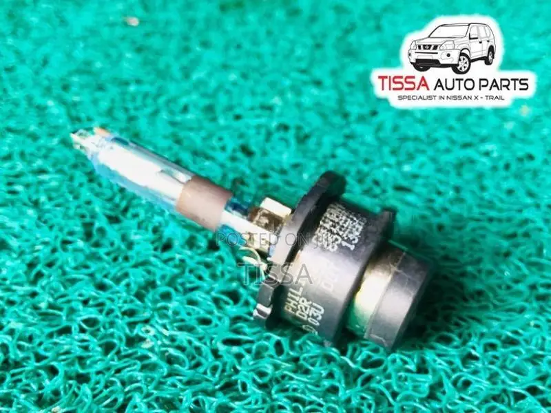 Nissan X-Trail T30 D2R Xenon Head Lamp Bulb