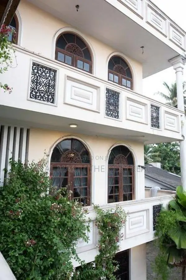 Kelaniya : 9 Bedrooms (43 Perch) Luxury Villa for sale at Wanawasala