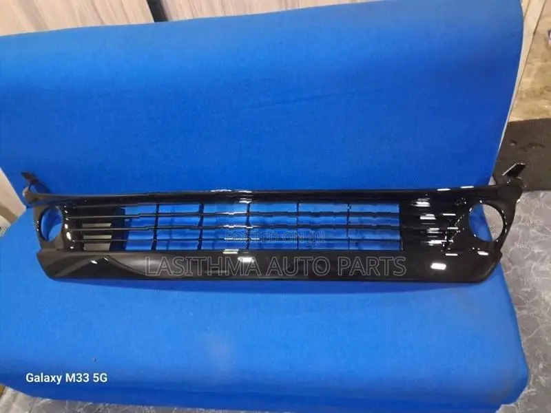 Toyota Pirus W30 Bumper Mesh