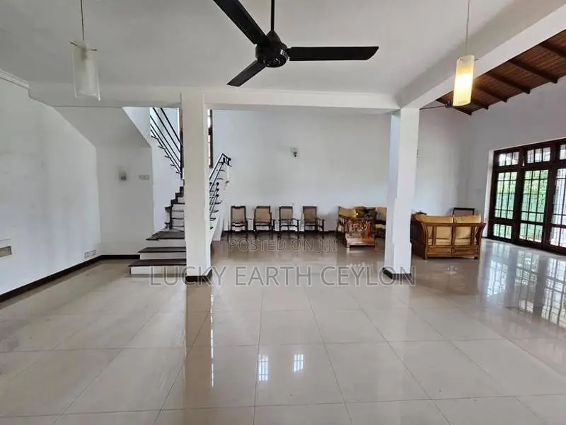 Madiwela Beautiful Semi Furnished 2 Story House For Rent