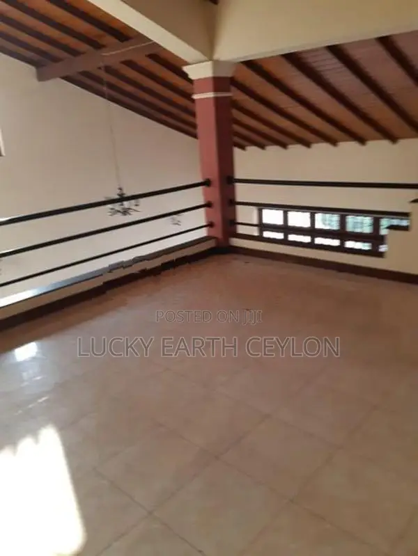 Madiwela Beautiful Semi Furnished 2 Story House For Rent