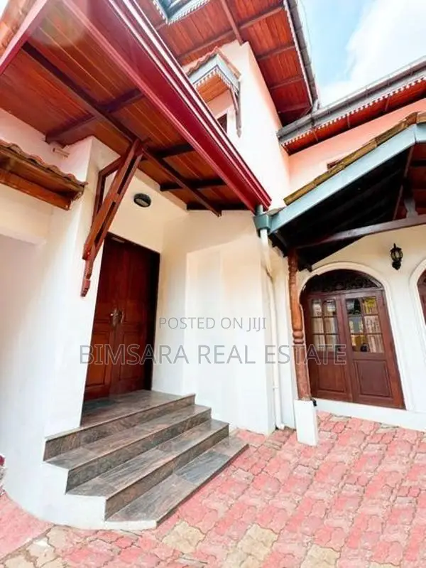 4 Bedroom House in Robert Gunawardena Mawatha, Battaramulla (SH 15069)