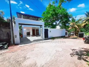 Brand new Super luxurious uncommon house in Piliyandala bandaragama ro