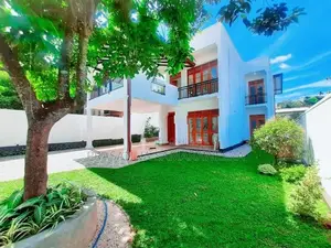 Brand new Super luxurious uncommon house in Piliyandala bandaragama ro
