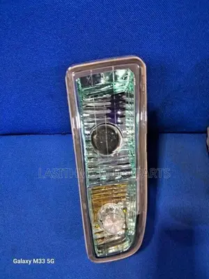 Toyota 2005 Land Cruiser Sahara V8 Fog Lamp Cover