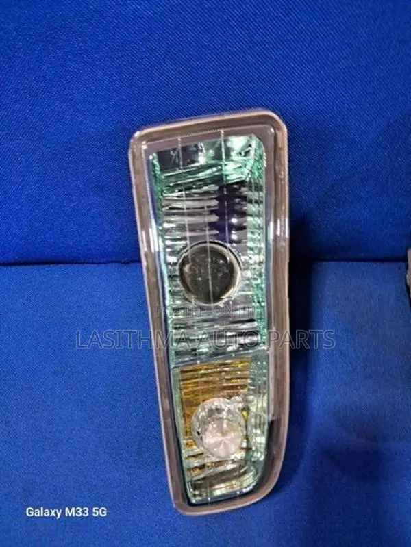 Toyota 2005 Land Cruiser Sahara V8 Fog Lamp Cover