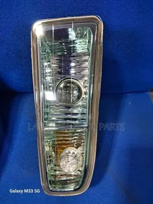 Toyota 2005 Land Cruiser Sahara V8 Fog Lamp Cover