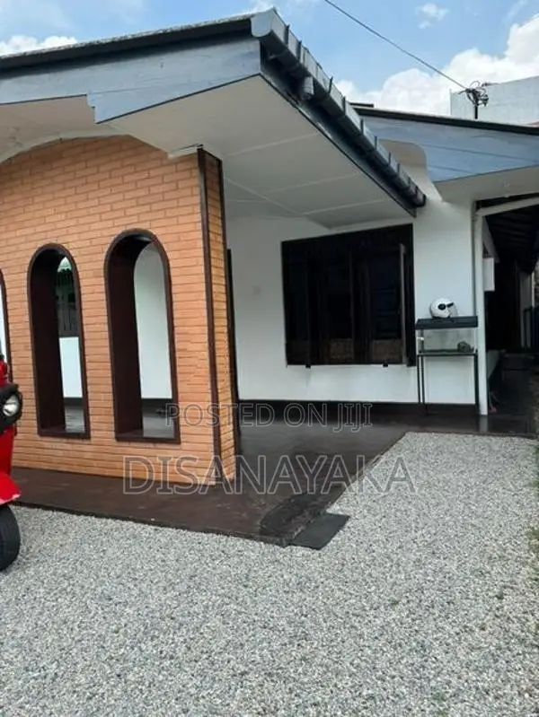 Single Story House for Sale DS45574 Koswatte