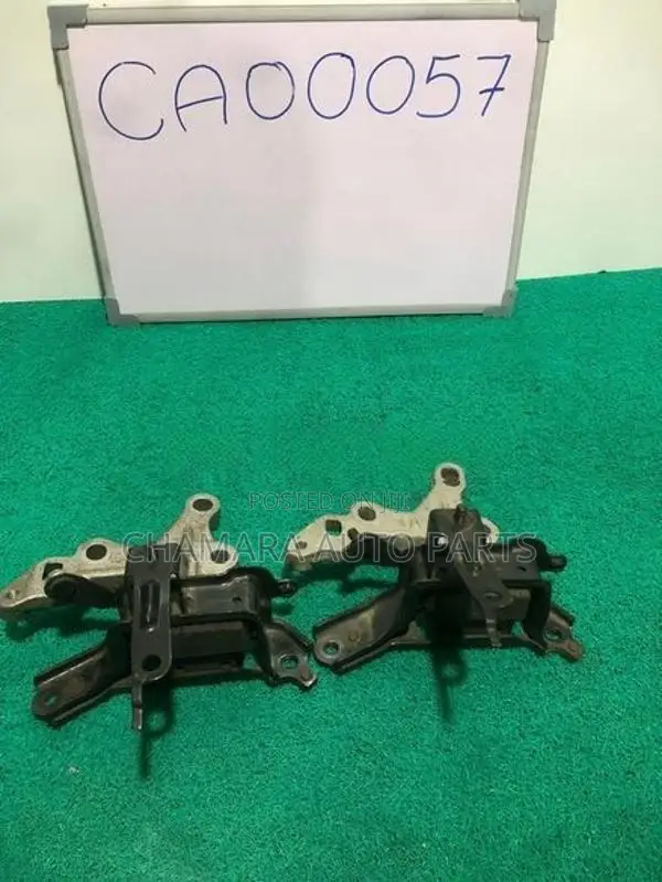 Daihatsu Mira (LA-350) Gear Box Mount