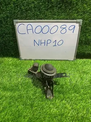 Toyota Aqua (NHP10) Engine Mount