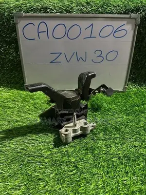 Toyota Prius (ZVW30) Engine Mount