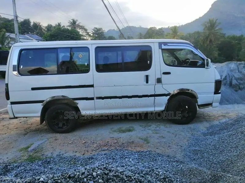 Toyota Dolphin 1992