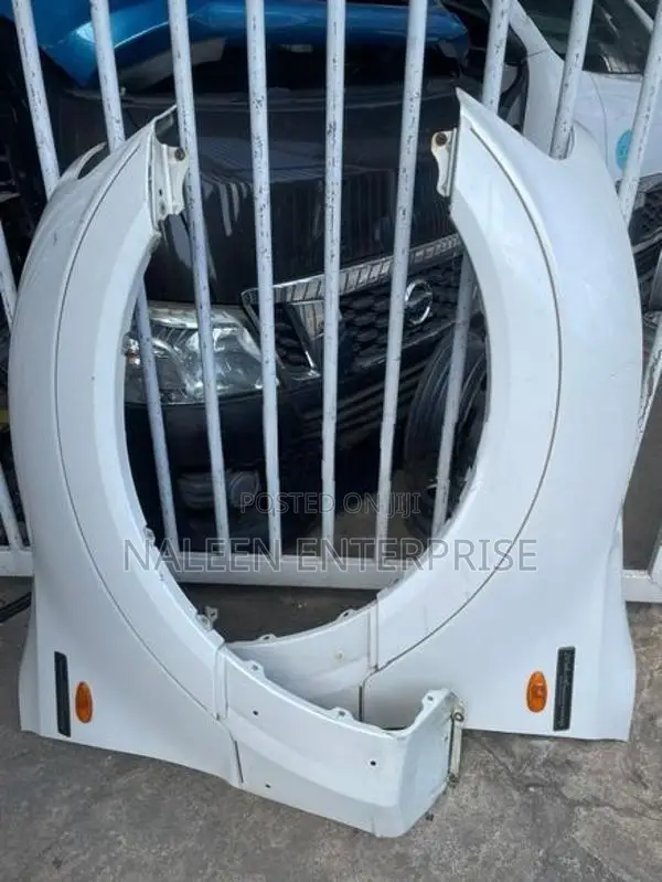 Mitsubishi Montero V75 Fender