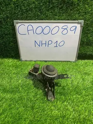 Toyota Aqua (NHP10) Engine Mount