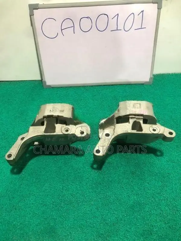 Nissan Note (HE12) Engine Mount