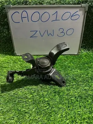 Toyota Prius (ZVW30) Engine Mount
