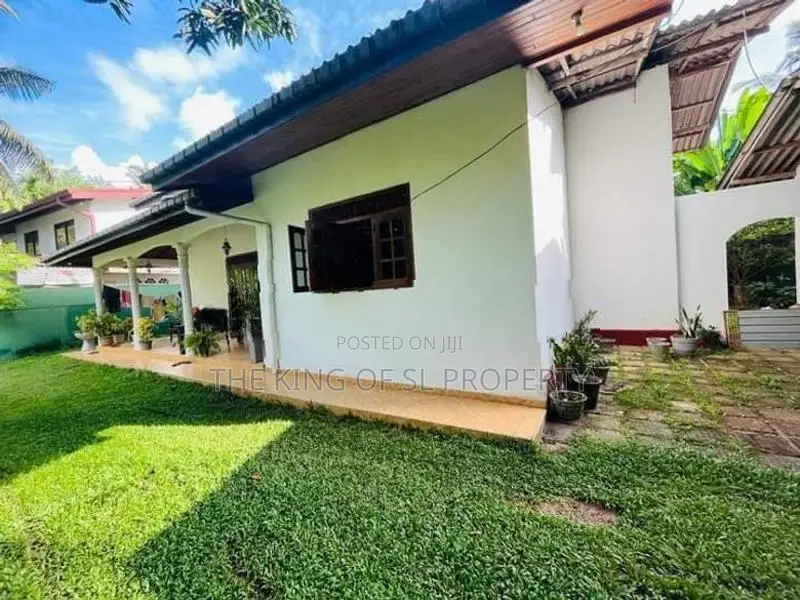 House for sale in Padukka