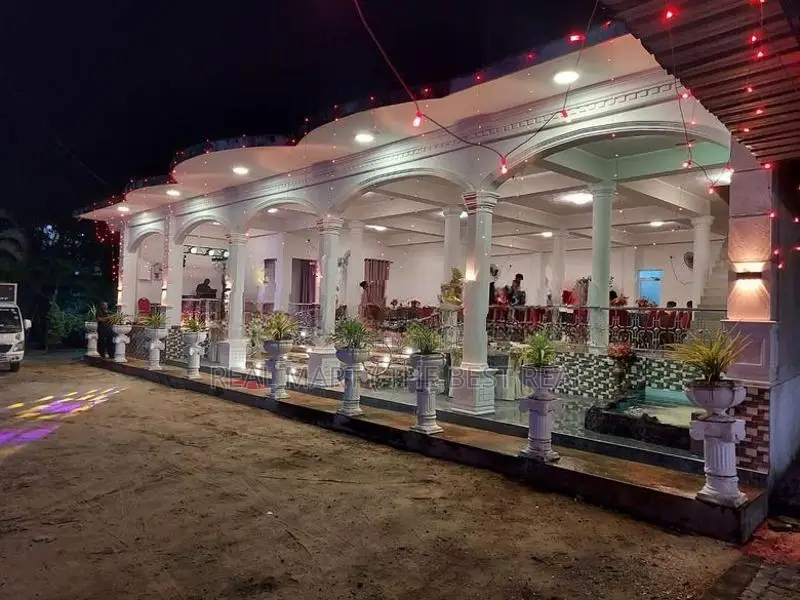 Ja-Ela : 15 A/C Bedrooms (110 Perch )Tourist Hotel for Sale