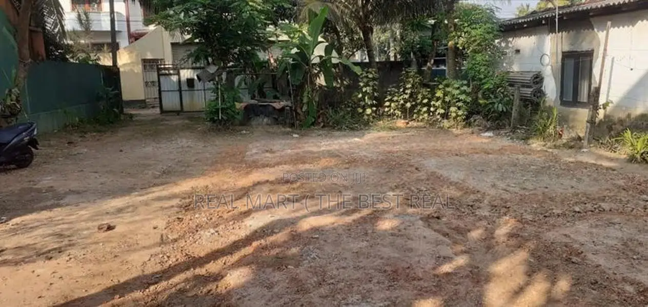 Boralesgamuwa: 14P Highly Residential Land for Sale.