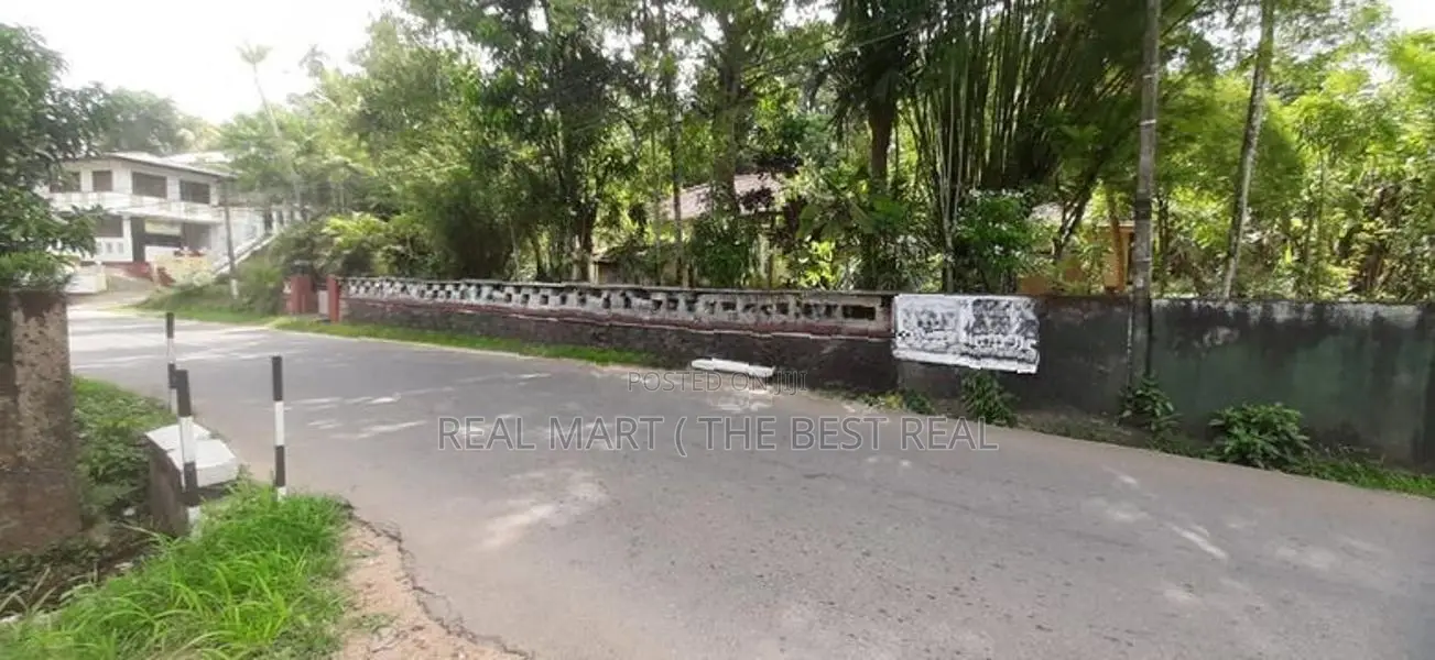 Galle : 4BR (86P) House for Sale Facing Baddegama Bus Road