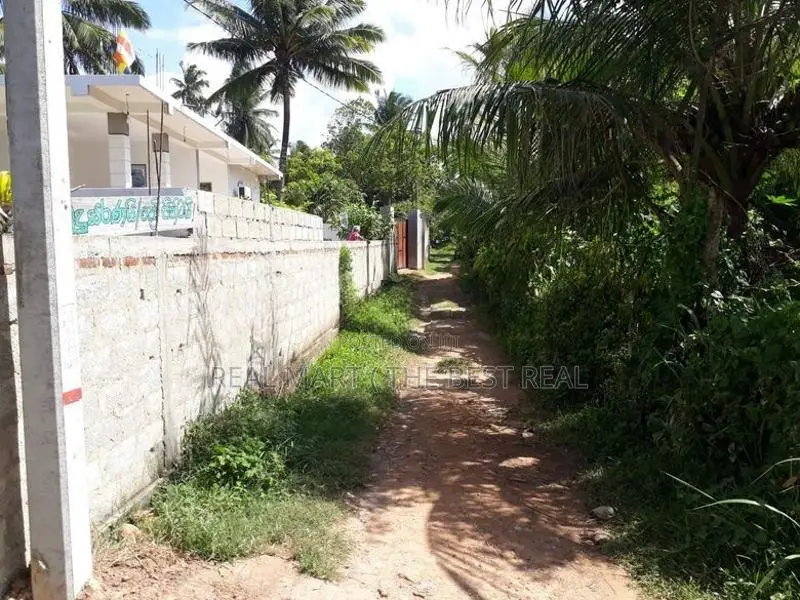 Matara : 120P Perches Commercial Land for Sale in Talpe