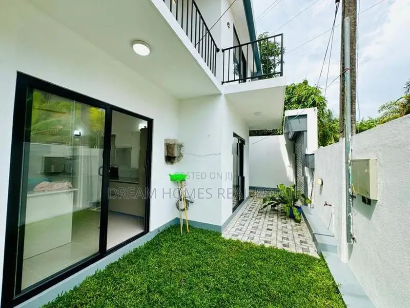 (se1175) for Sale: Elegant Brand-New House in Thalawathugoda