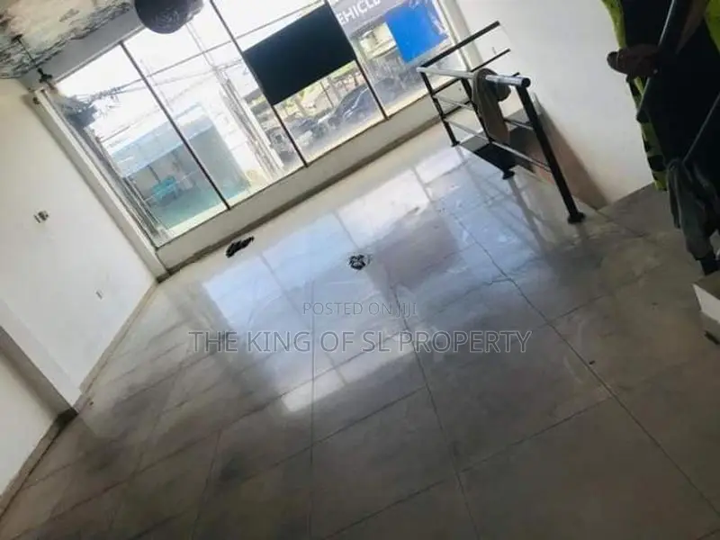 Building for sale in Kelaniya