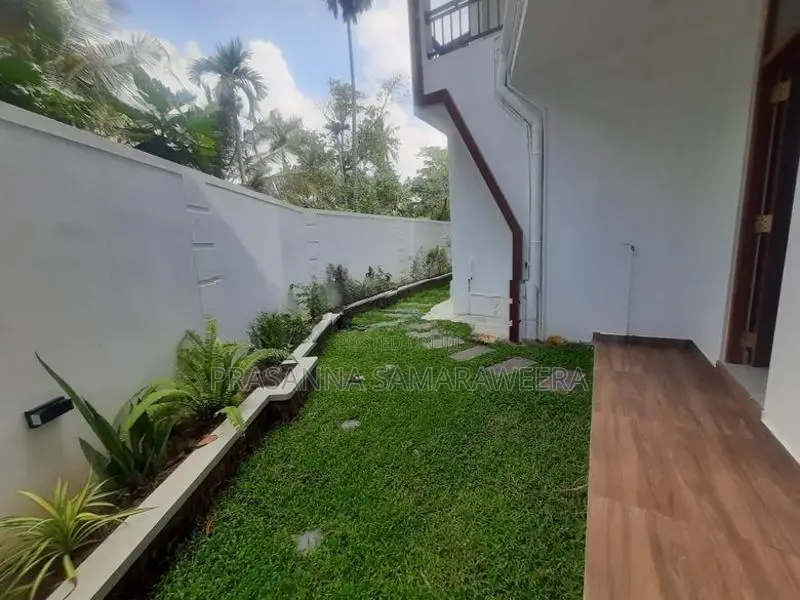 Unconventional New House for Sale in Piliyandala, Moratuwa 120 Road