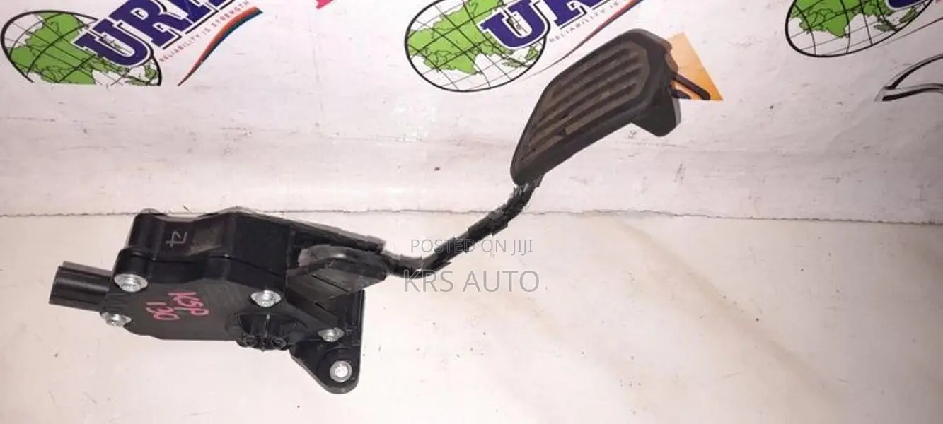 Toyota Vitz KSP 130 Accelerator Paddle