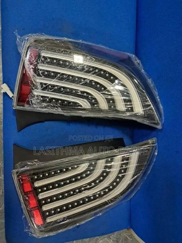 Toyota Pirus Tail Light