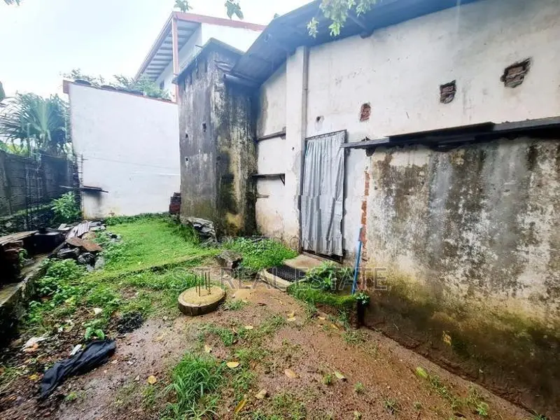 High Residential Land with House for Sale in Ethul Kotte