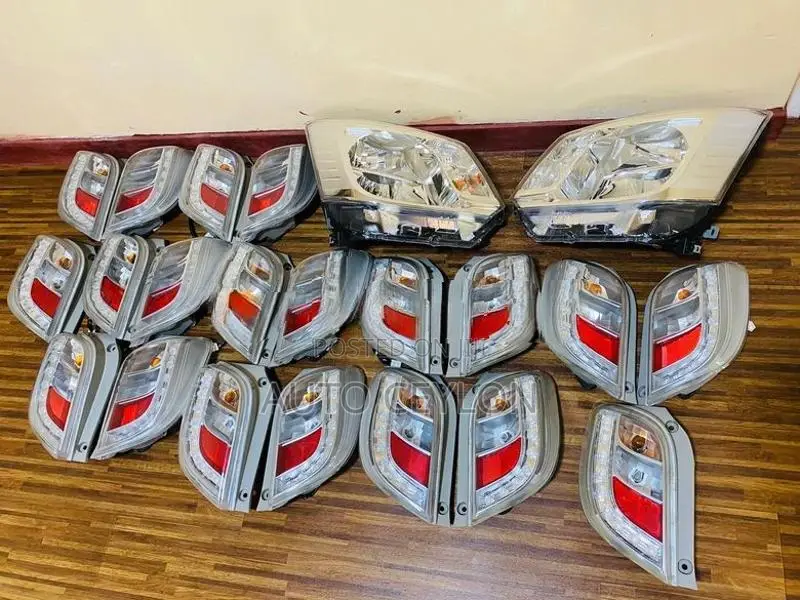 Daihatsu Mira Tail Light (Taillight) Taillamp Lamp