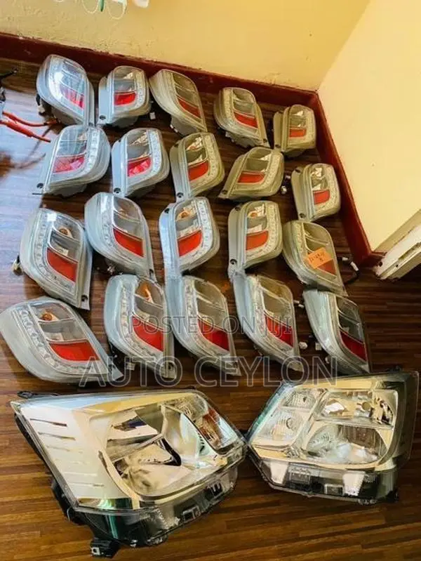Daihatsu Mira Tail Light (Taillight) Taillamp Lamp