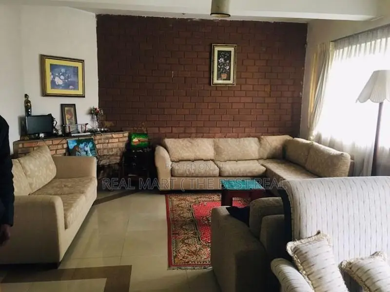 Nuwara Eliya : 8 BR (10P) Luxury Running Hotel for Sale in Katumana